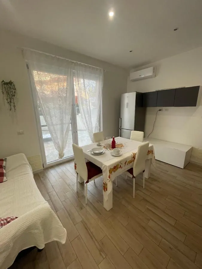 Slow Chic Apartment Ganzirri 2 Messina 0*,